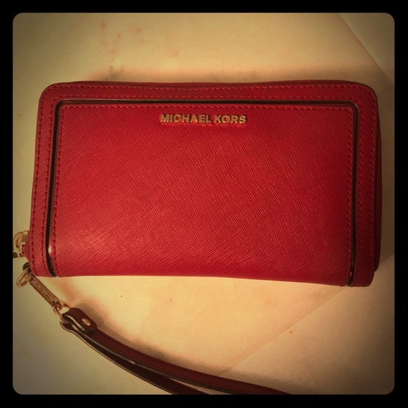 Michael Kors Smart phone wristlet - Picture 1 of 1